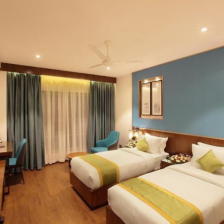 Hotel Ceasar Palace Thodupuzha Ngoại thất bức ảnh