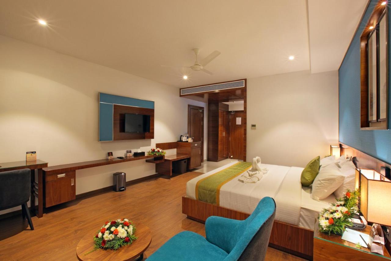 Hotel Ceasar Palace Thodupuzha Ngoại thất bức ảnh