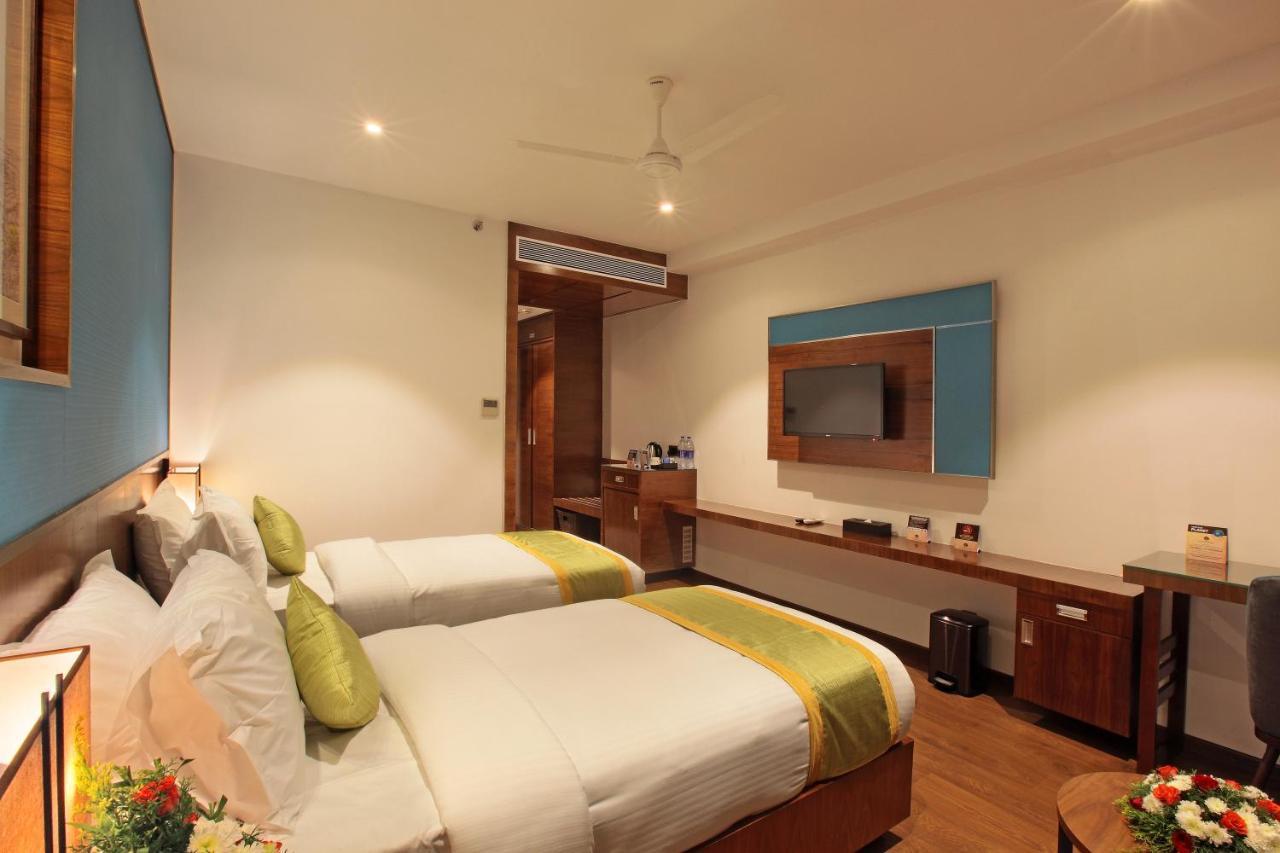 Hotel Ceasar Palace Thodupuzha Ngoại thất bức ảnh