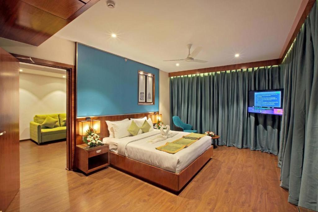 Hotel Ceasar Palace Thodupuzha Ngoại thất bức ảnh