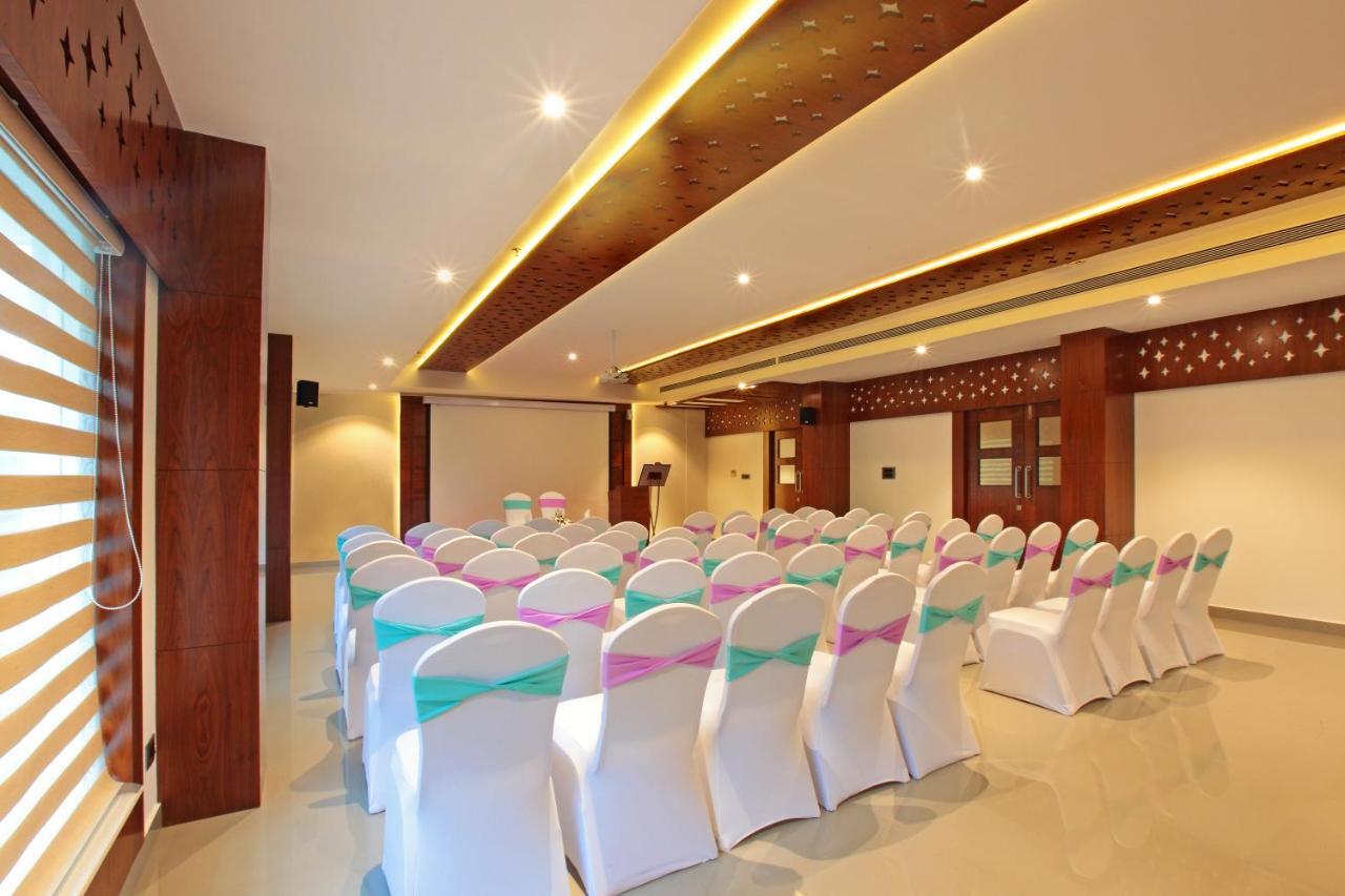Hotel Ceasar Palace Thodupuzha Ngoại thất bức ảnh