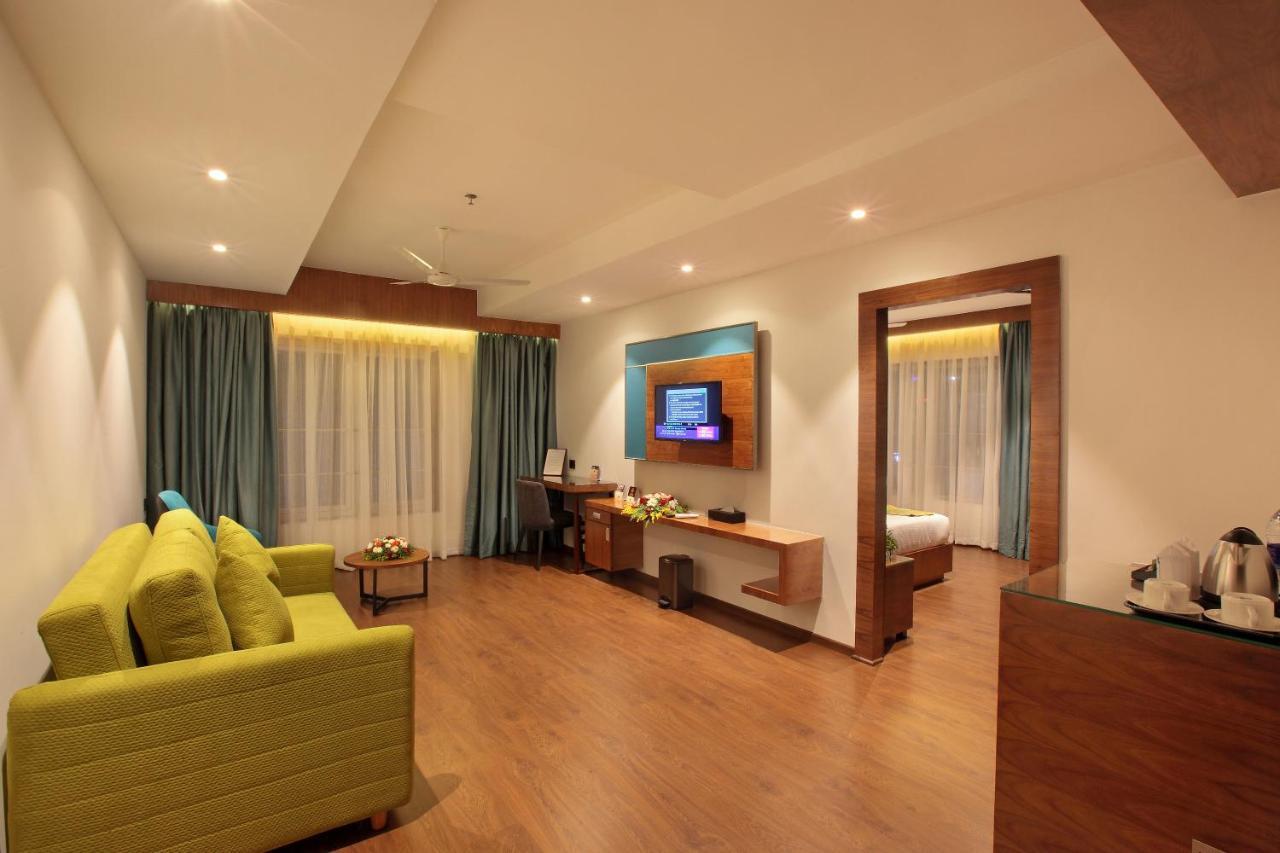 Hotel Ceasar Palace Thodupuzha Ngoại thất bức ảnh